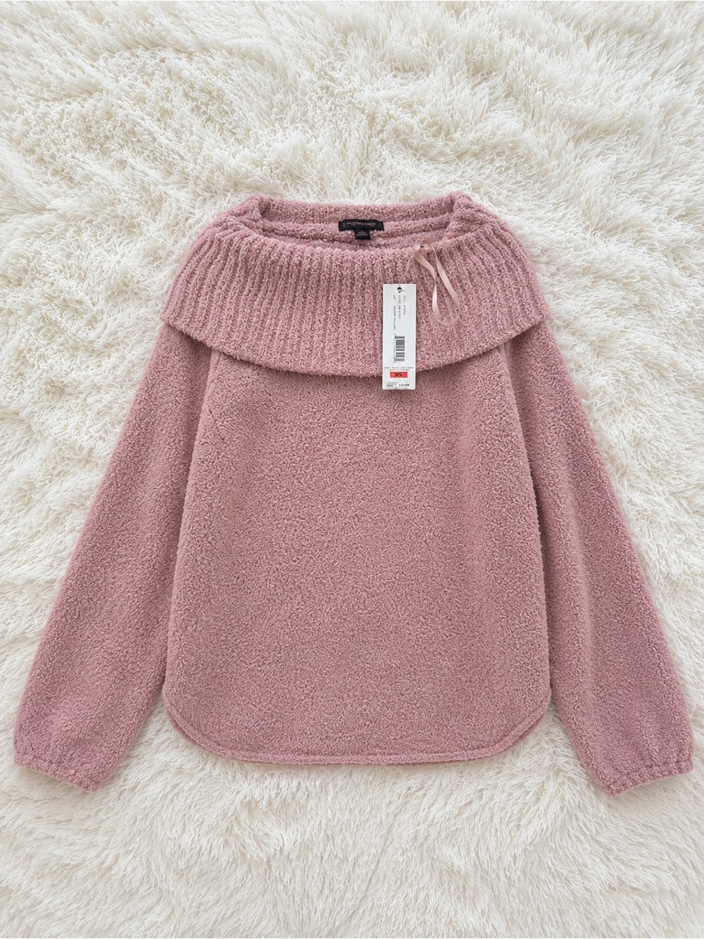 🦢 Love by design off the shoulder sweater